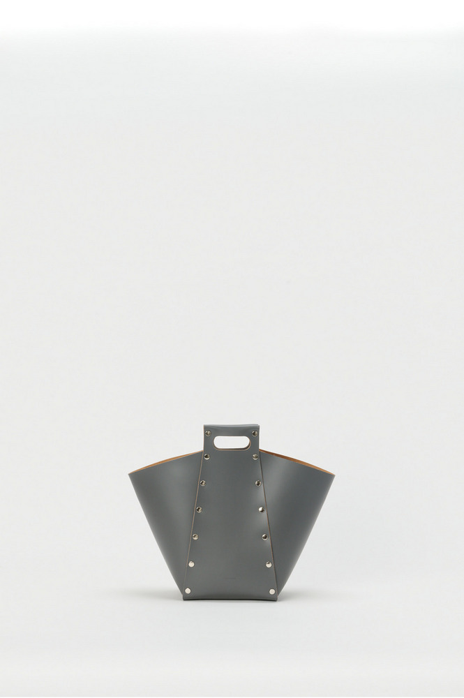 assemble pyramid bag M 詳細画像 steel gray 